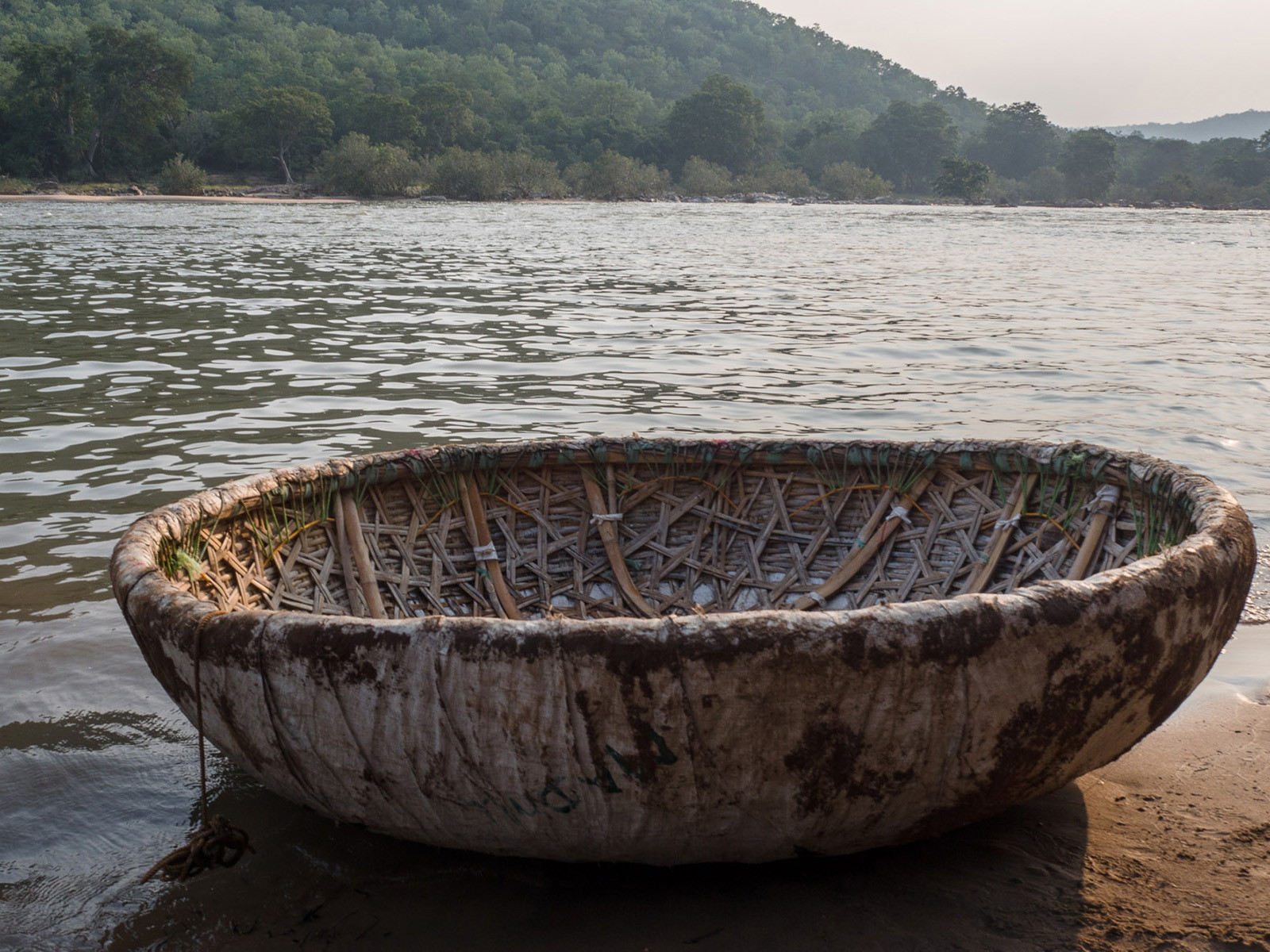 The Geometric Impossibility of Finkel’s “Round Ark”: A Mathematical and Textual Reevaluation of “Simmonds Ark Tablet” Versus the Rectilinear Noah’s Ark