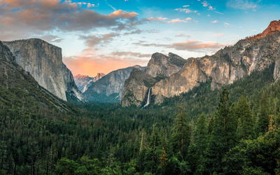 Numerical Simulation of Precipitation in Yosemite National Park with a Warm Ocean: A Pineapple Express Case Study